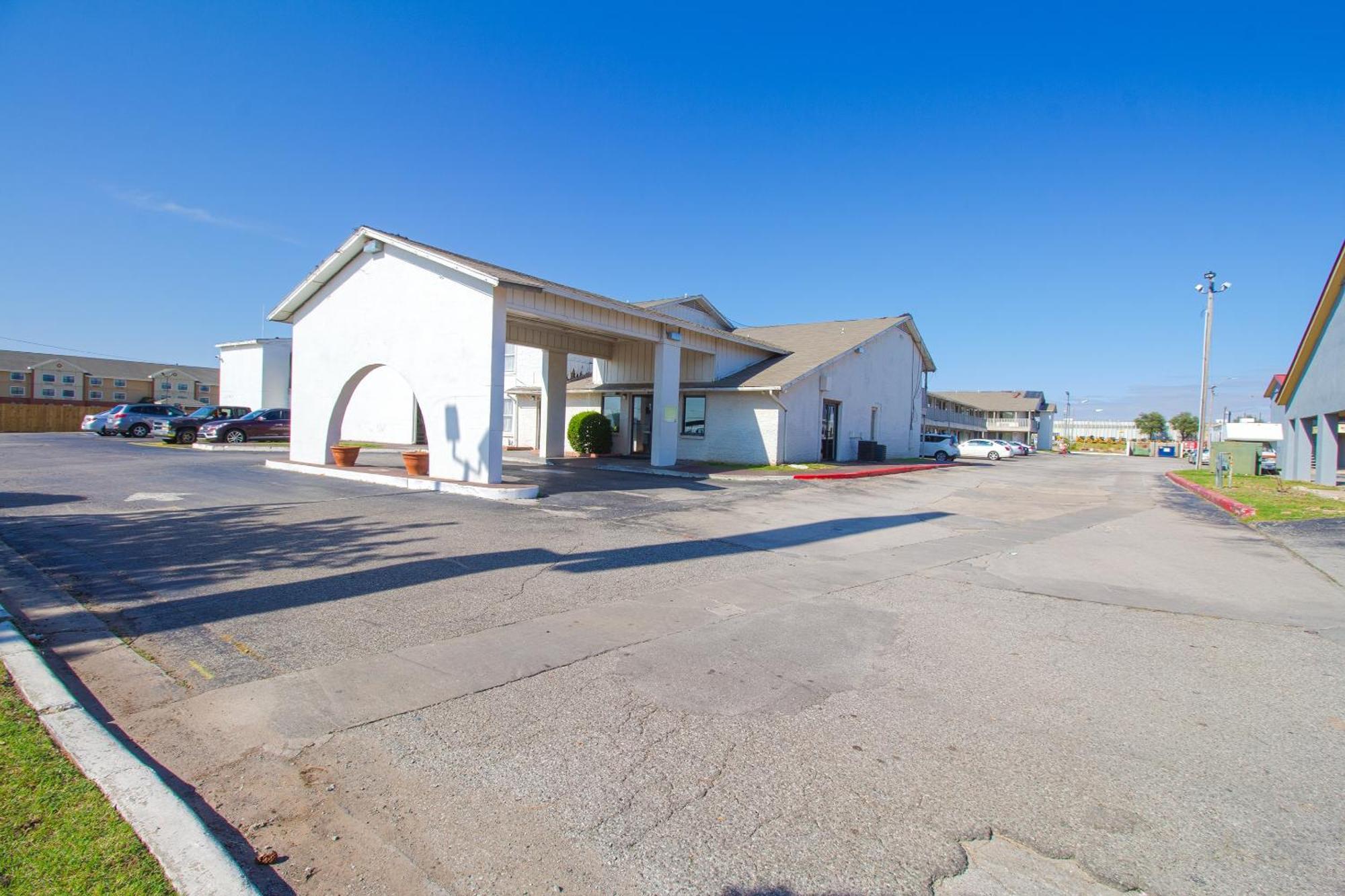Studio Inn Extended Stay Oklahoma City Airport By Oyo Экстерьер фото