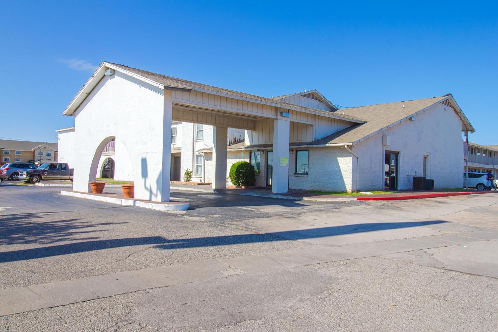 Studio Inn Extended Stay Oklahoma City Airport By Oyo Экстерьер фото