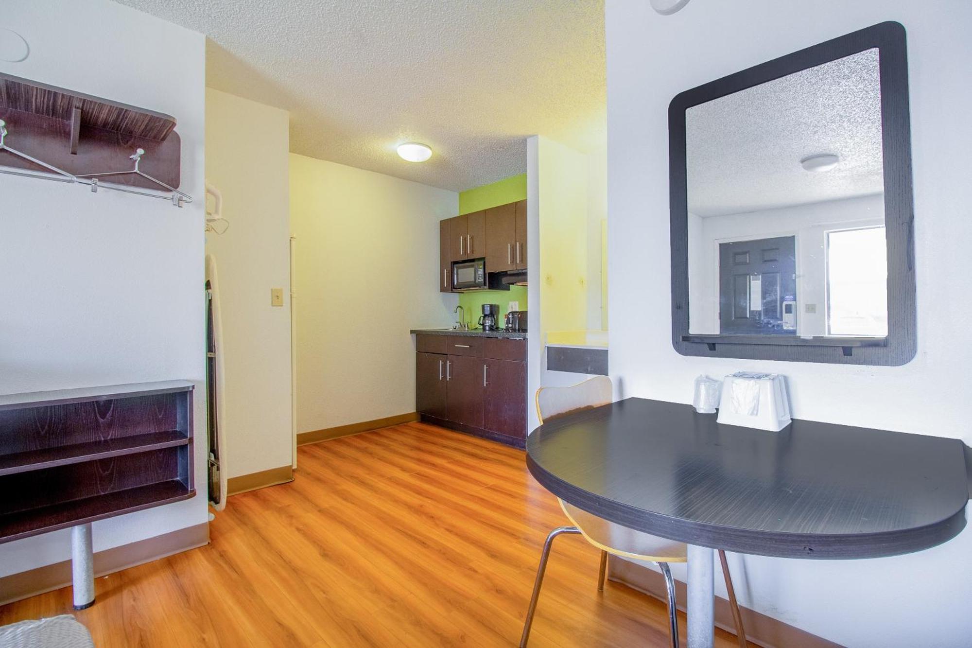 Studio Inn Extended Stay Oklahoma City Airport By Oyo Экстерьер фото