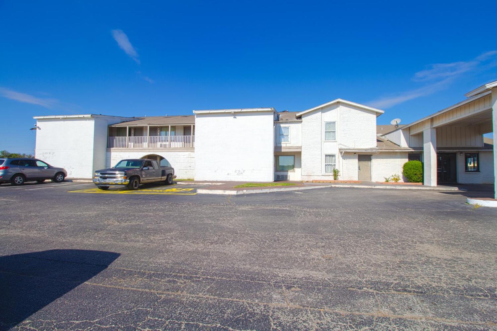 Studio Inn Extended Stay Oklahoma City Airport By Oyo Экстерьер фото